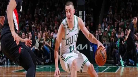 揭秘C罗独特魅力：余望倾心其人格光芒，揭秘心态与自信的卓越之道！